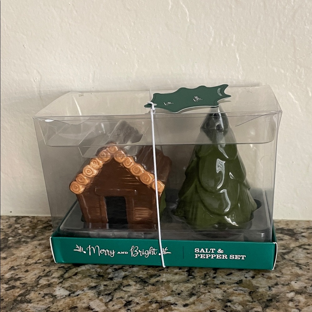Cabin & Tree Salt & Pepper Set NEW